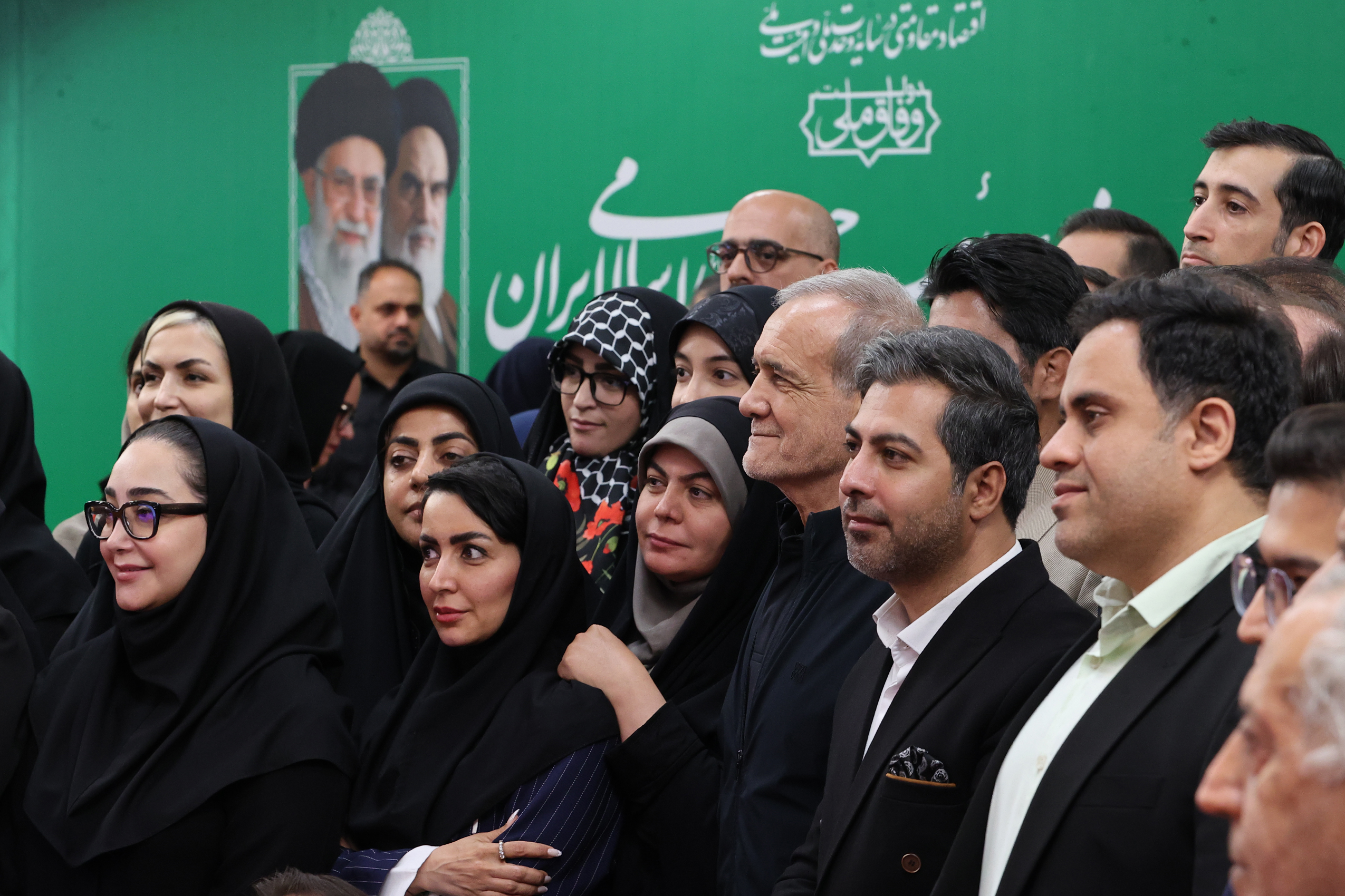 تصاویر: نشست خبری پزشکیان با جمعی از اصحاب رسانه