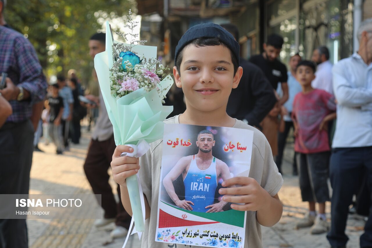 تصاویر: مراسم استقبال از «سینا خلیلی»، قهرمان کشتی آزاد جوانان جهان - سوادکوه