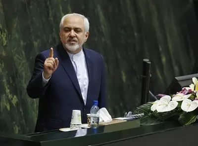 به ظریف می گویند چرا پول های ایران وارد کشور نمی شود؛ ظاهرا از دنیا بی خبرند / انگار نمی دانند که تمامی این پول ها باید از طریق سیستم بانکی به ایران بیاید که تماما مسدود است؛  FATF را هم که تصویب نکردیم، این یعنی به فضای بین الملل بی توجهیم / اگر جای آقای روحانی بودم، کلید را به دست یکی از این آقایان می دادم که ببینیم چه از دستشان برمی آید
