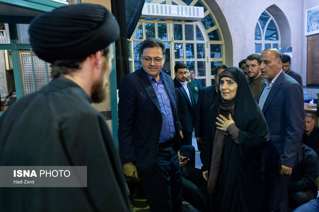 تصاویر: مراسم بزرگداشت رهبر شهید در حسینیه جماران