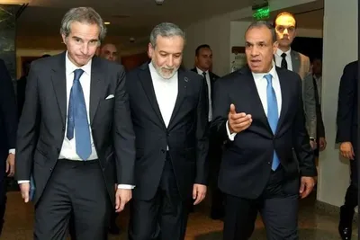 گفت‌وگوی تلفنی وزیر خارجه مصر با «عراقچی» و «گروسی» درباره پرونده هسته‌ای ایران/ مسیر همکاری موجود میان تهران و آژانس مورد بحث قرار گرفت/ بررسی آخرین تحولات مرتبط با جلسه آتی شورای حکام