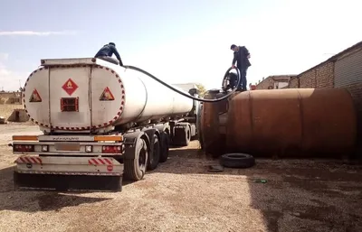 شناسایی و کشف ۲۵۰ هزار لیتر سوخت قاچاق در ۱۷ انبار غیرمجاز در شهرستان رباط‌کریم / ۷ متهم دستگیر شدند