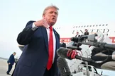 ادعای اکسیوس: ترامپ تهدید به هدف قرار دادن پل‌ها یا نیروگاه برق در ایران را در شرایطی مطرح کرده است که هم‌زمان در حال بررسی دو گزینه است؛ آتش‌بس یا تشدید قابل توجه عملیات نظامی