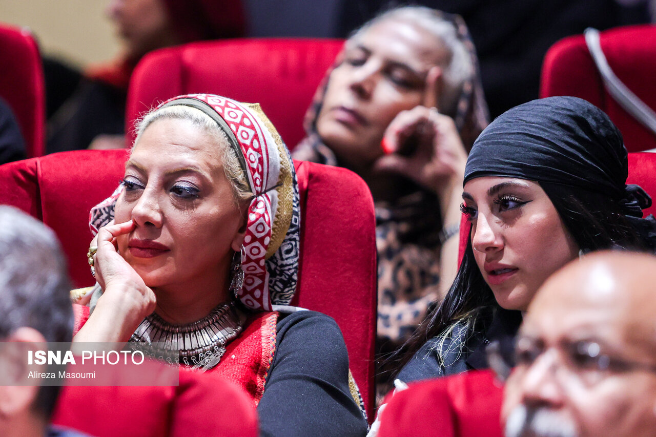 تصاویر: مراسم اهدای نشان درجه یک هنری به علیرضا داوودنژاد