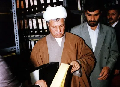 خاطرات آیت الله هاشمی رفسنجانی، ۵ فروردین ۱۳۷۷: منوچهر نوذری از معاون سیما که او را به خاطر یک گزارش واهی ممنوع التصویر کرده، شاکی بود