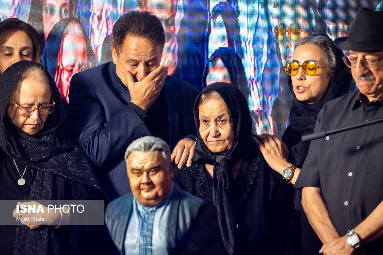 تصاویر: مراسم چهلمین روز درگذشت اکبر عبدی