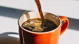 انتخاب چای یا قهوه ممکن است بر خطر پوکی استخوان در زنان مسن تأثیر بگذارد