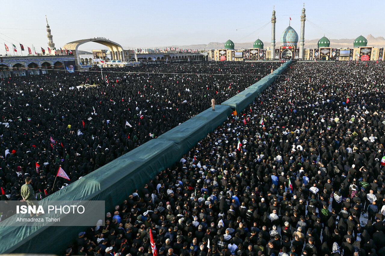 تصاویر: اقامه نماز بر پیکر رهبر شهید انقلاب در مسجد مقدس جمکران