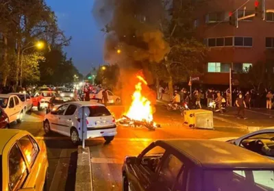 سخنگوی کمیسیون آموزش مجلس: حدود ۱۷ درصد از افرادی که در اعتراضات و اغتشاشات اخیر شرکت کرده‌اند، نوجوان بوده‌اند که طبیعتاً عمده آن‌ها دانش‌آموزان هستند/ در برخی استان‌ها تا ۴۵ درصد از جمعیت را قشر زیر ۲۰ سال تشکیل می‌دادند/ حتی شنیده‌ام در بعضی از مدارس یک کلاس به صورت کامل در اغتشاشات شرکت کرده بودند