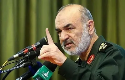 سرلشکر سلامی، فرمانده کل سپاه: شناور‌های تندرو، موشک‌ها و پهپاد‌های نیروی دریایی در تعداد قابل توجهی توسعه پیدا کرده‌اند/ برای پاسخ به هر سناریوی تهدیدی آماده‌ایم