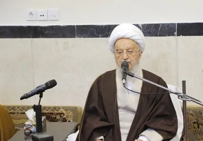 آیت‌الله مکارم‌شیرازی: مردم از نظر مسکن در رنج هستند / کسانی که قیمت اجناس را به محض گران شدن دلار، افزایش می‌دهند، وقتی قیمت ارز کاهش می‌یابد، اعتنایی نمی‌کنند