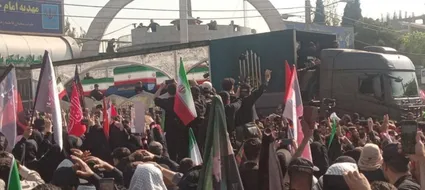 ببینید/ خودروی حامل پیکر مطهر رهبر شهید انقلاب و خانواده شهید ایشان