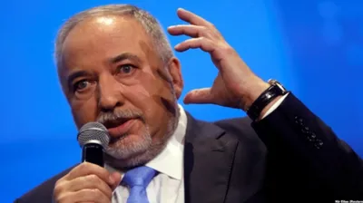 لیبرمن، وزیر دفاع پیشین اسرائیل: ۲۰ ماه از جنگ می‌گذرد و نظامیان ما در حال فدا کردن زندگی خودشان هستند، اما کابینه به دنبال معاف کردن حریدی‌ها از سربازی است