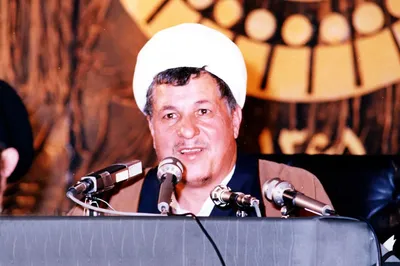 خاطرات آیت الله هاشمی رفسنجانی، ۱۱ بهمن ۱۳۷۷: پرتاب خمپاره در پارکینگ وزارت اطلاعات / ری شهری منتقد صحبت های حسینیان در برنامه «چراغ» بود؛ می گفت تند بود