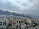 استانداری هرمزگان: دود در شرق بندرعباس ناشی از آتش‌سوزی انبار ضایعات و درختان نخل است