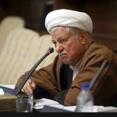 خاطرات آیت الله هاشمی رفسنجانی، ۲۲ شهریور ۱۳۷۷: دكتر [حسن] حبيبى گفت، مايل است كناره‌گيرى كند