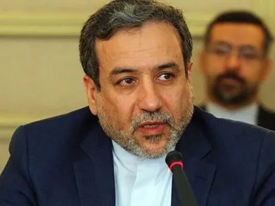 عراقچی: ملاقات روسای جمهور ایران و آمریکا در نیویورک در دستور کار قرار ندارد  / ایران درباره برجام مذاکره مجدد نمی‌کند / بعد از دریافت ۱۵ میلیارد دلار، آمادگی گفت وگو با ۱+۴ را داریم / این ۱۵ میلیارد دلار پول پیش فروش نفت است