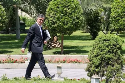 معاون دفتر رئیس جمهور: فرزین استعفا داده؛ ممکن است پزشکیان موافقت کند