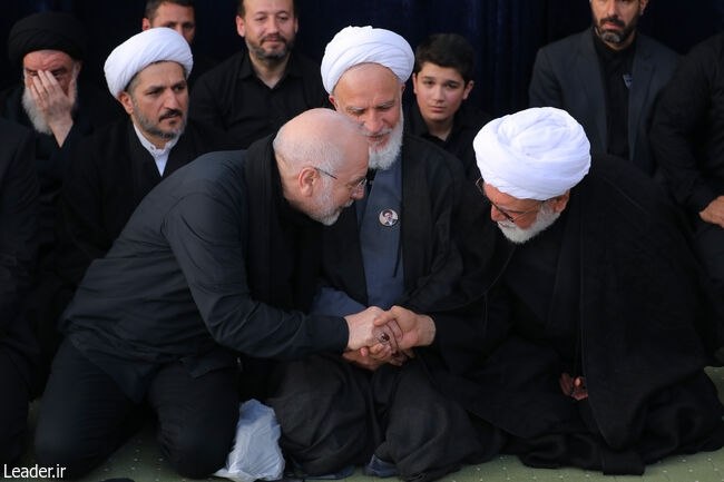 تصاویر/ فرزندان رهبر شهید انقلاب در کنار مسئولان تصاویر/ فرزندان رهبر شهید انقلاب در کنار مسئولان