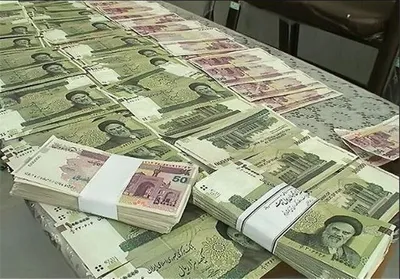 ماجرای واریز ۴۰ هزار میلیارد تومان به حساب شهروند کرمانی /  اعلام کردند این تنها یک عدد بوده و اشتباه شده است / توانستم مبلغی پول از حسابم را جابه جا کنم / بانک حسابم را مسدود کرده /از طریق نهادهای امنیتی پیگیر موضوع هستیم