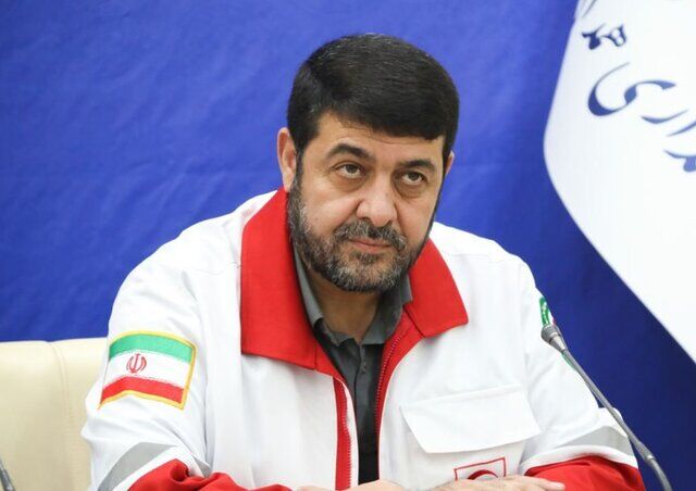 روایت رئیس هلال‌احمر از نخستین دقایق پس از حمله به بیت رهبری: از هر فردی که سؤال می‌کردیم آیا حضرت آقا در محل حضور دارند یا خیر، پاسخ می‌دادند که خیر / حوالی ظهر بود که پیکر حضرت آقا را پیدا کردیم و حضور ایشان در بیت برایمان مسجل شد / یکی از مشکلات این بود که نیروهای آتش‌نشانی برای ورود به محل باید از نظر امنیتی بررسی می‌شدند و همین موضوع باعث شد ورود آن‌ها کمی زمان ببرد