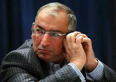 طعنه زیباکلام به سلبریتی ها: همه می‌دانند که دیوار ریاست جمهوری خیلی کوتاه است