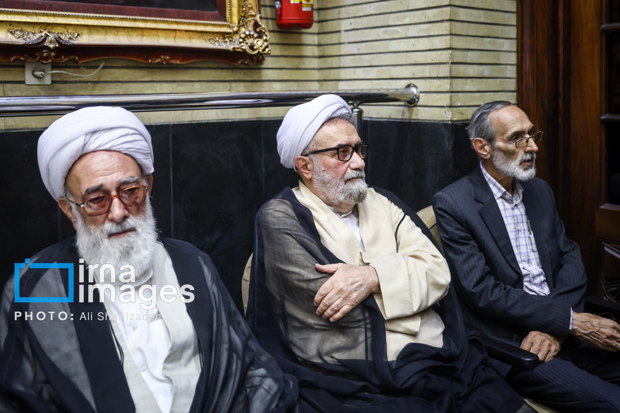 تصاویر: مراسم ختم «احمد ناطق نوری»