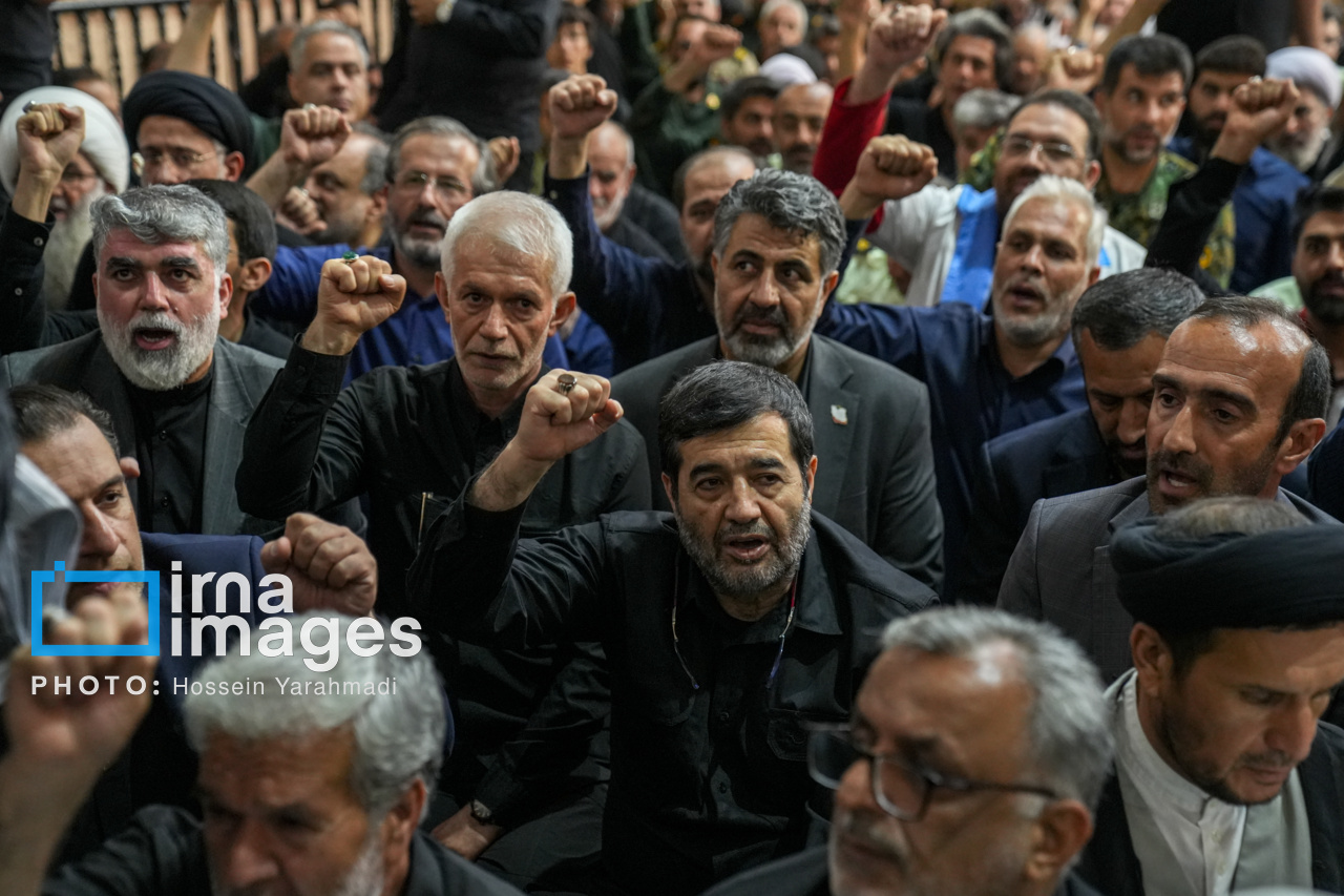 تصاویر: مجلس ترحیم رهبر شهید انقلاب در حرم حضرت فاطمه معصومه(س)