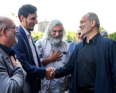 پزشکیان دقیقا کجاست و چه می‌کند؟ / قانون‌گذاری غیر قانونی شورای انقلاب فرهنگی با دور زدن مجلس: صداوسیما مسئول تنطیم‌گری تمام محتوا‌های صوتی و تصویری در فضای مجازی شد!