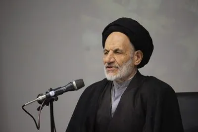 پیشگویی های امام جمعه بیرجند از روی یک تقویم جنجالی شد