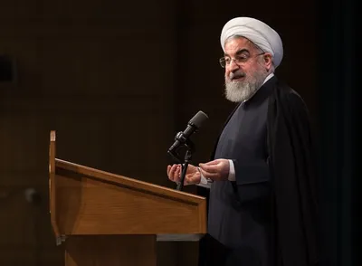 روحانی: از ایستادگی دکتر ظریف تشکر می‌کنم / وزارت خارجه در خط مقدم ما در مقابل آمریکاست / بشار اسد در دیدار با ما، از وزارت خارجه ایران تشکر کرد / رهبری چند بار به من گفته اند با لوایح چهارگانه مخالفتی ندارم / اگر رابطه ما با FATF قطع شود، فعالیت بانکی ما با دنیا دچار مشکل می‌شود؛ تمام کشور‌های دنیا در این گروه شرکت کرده اند؛ یعنی هیچکدام عقل نداشته اند؟ / با چمدان که نمی‌توانیم تجارت کنیم، بانک‌های ما باید فعال باشند / عده‌ای می‌خواهند دور کشور دیوار بکشند / مگر می‌شود در تهران تصمیم بگیریم، اما سر مرز با دیوار مواجه شویم؟ این دیوار باید برداشته شود / نمی‌شود کشور را به دست ۱۰ تا ۲۰ نفر داد؛ صاحب این کشور، این ملت است