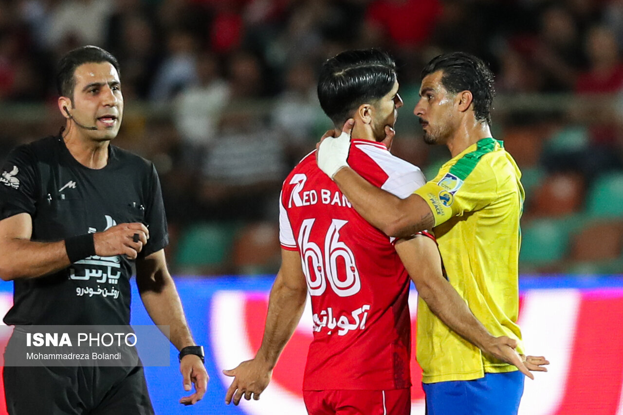 تصاویر: دیدار تیم‌های پرسپولیس و صنعت نفت آبادان