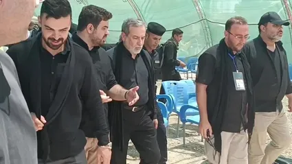 ببینید / حضور عراقچی در راهپیمایی اربعین