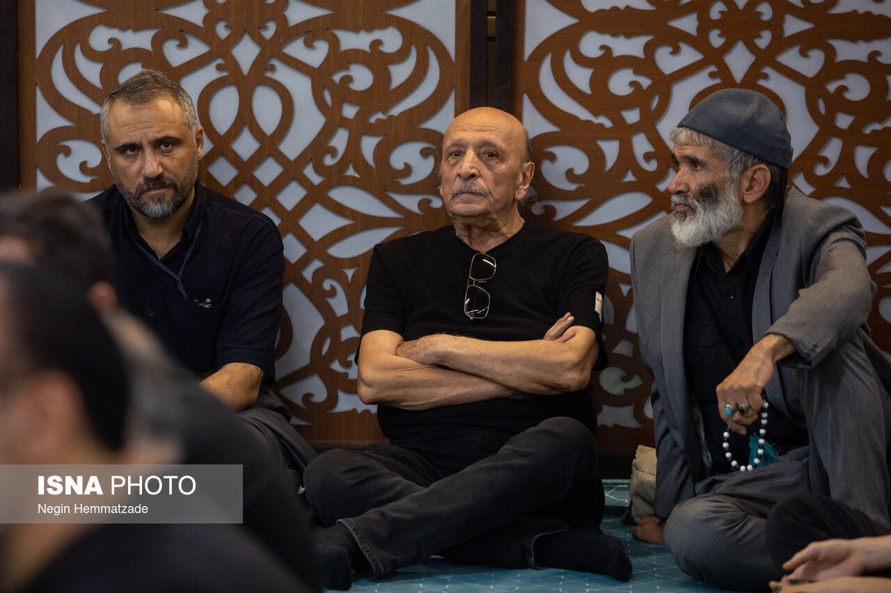 تصاویر: مراسم یادبود «اکبر عبدی» در مسجد بلال