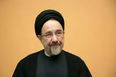 پیام سیدمحمد خاتمی درمورد اتفاقات اخیر کشور: دست‌هایی در کار است تا چنین وانمود کند که همه چیز خوب است / اکنون فرصت ها کوتاه تر، و بی پاسخ گذاشتن مطالبات اجتماعی، اقتصادی و سیاسی و انواع نارضایتی ها خطرناک تر است