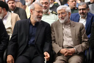 ساعاتی پس از انتصاب «علی لاریجانی»، «جلیلی» چهار توییت کنایه آمیز پی‌در‌پی علیه هرگونه مذاکره منتشر کرد