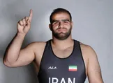 طلای سنگین‌وزن فرنگی بر گردن کشتی‌گیر ایرانی/ میرزا زاده قهرمان جهان شد