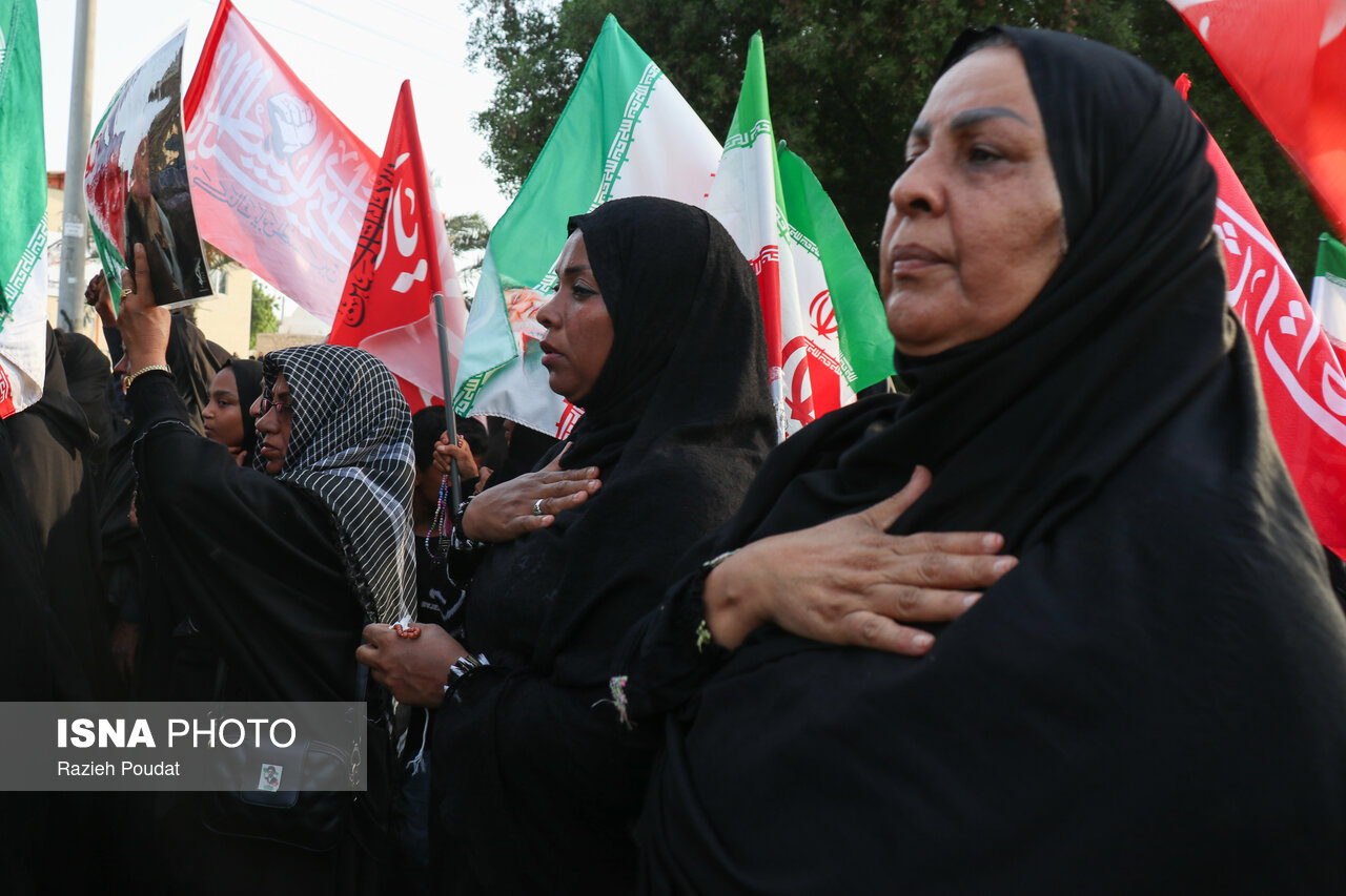 تصاویر: تشییع پیکر شهدای حمله آمریکا به محله مسکونی «چاه‌تنگو» در قشم