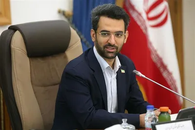 آذری جهرمی در واکنش به سقوط شدید سهم زبان فارسی در وب: به احتمال زیاد، اثر مستقیم اعمال محدودیت‌های گسترده بر اینترنت در یک سال گذشته است
