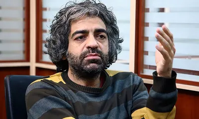 ایرنا به نقل از یک منبع آگاه در پلیس: بابک خرمدین، کارگردان سینما را با خوراندن دارو، بیهوش کرده و با چاقو به قتل رسانده اند / قاتل جسد او را تکه تکه کرده و در نزدیک‌ترین سطل زباله انداخته