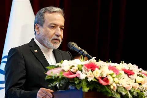 در جریان حضور قوی ایران در نیویورک، طرحی را ارائه کردیم که اگر اجرایی شود، تنگه هرمز در عرض ۷ روز بازگشایی می‌شود/ این یعنی جدی بودن ایران در دستیابی به راه‌حلی صلح‌آمیز/ اگر دشمنان در پی راه‌حل‌های دیپلماتیک باشند، آماده‌ایم تا به راهی عادلانه برای پایان جنگ برسیم/ شرط‌های ما برای بازگشایی تنگه، منطبق با تعهداتی است که آمریکا باید بپذیرد/ اخراج هیئت ایرانی از نیویورک؟ طبق برنامه بازگشتیم