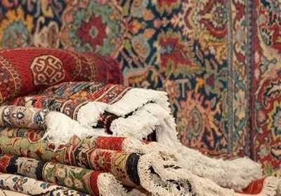عضو اتاق بازرگانی ایران: نزول صادرات فرش دستباف ایرانی، از ۲ میلیارد دلار به ۴۰ میلیون دلار / ۴۴ درصد بازار مصرفی فرش دستباف در امریکا است که به دلیل تحریم‌های موجود ما هم اکنون این بازار را از دست دادیم