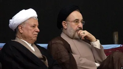 خاطرات هاشمی رفسنجانی، ۲۳ بهمن ۱۳۷۹: وزیر سابق اطلاعات گفت خاتمی در جلسه هیات دولت به قوه قضاییه بابت محاکمه تاج زاده حمله کرده و گفته باند سعید امامی در قوه نفوذ دارند