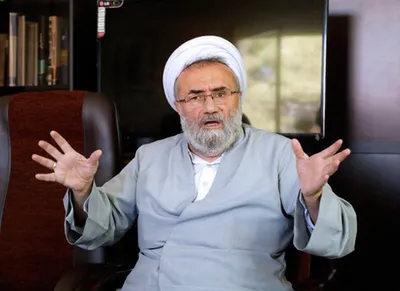 انتقاد تند مسیح مهاجری از امام جمعه تهران: عادت زشتی است که دیواری از دیوار مردم کوتاه‌تر پیدا نمی کنند؛ کرونا را نتیجه گناه مردم می‌دانند، موج دوم کرونا را به گردن بی‌توجهی مردم به خانه ماندن می‌اندازند، موج سوم را به گردن ماسک می‌اندازند / تصور می‌کنند مردم نمی‌فهمند؛ اما مردم این توجیهات فریبکارانه را قبول نمی‌کنند / شاید حضرات به دلیل برخورداری از شرایط خوب زندگی، خبری از مشکلات معیشتی مردم ندارند / برای این قبیل افراد چه فرقی می‌کند که قیمت میوه از امروز تا فردا به جای کیلویی ۶۰ هزارتومان ۱۲۰ هزارتومان باشد