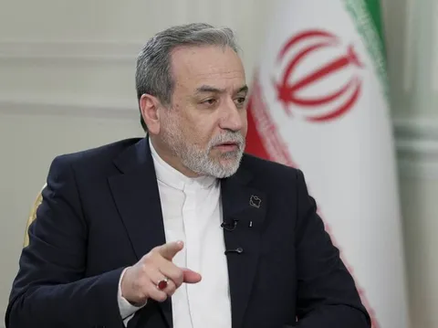 بارها سفرای کشورهای مختلف به من گفتند که از مجموع بندهای تفاهم‌نامه، تقریباً همه آن‌ها به نفع ایران بوده و تنها بخش کوچکی به نفع طرف مقابل است؛ علت نقض تفاهم‌نامه از سوی آمریکا هم همین بود/ با اقتدار جنگیدیم و با اقتدار هم مذاکره کردیم/ وقتی می‌گوییم دیپلماسی را بردیم، یعنی ایران پیروز شده/ دستاوردهای قدرت توسط دیپلماسی تثبیت می‌شوند و گل قدرت را دیپلماسی می‌چیند