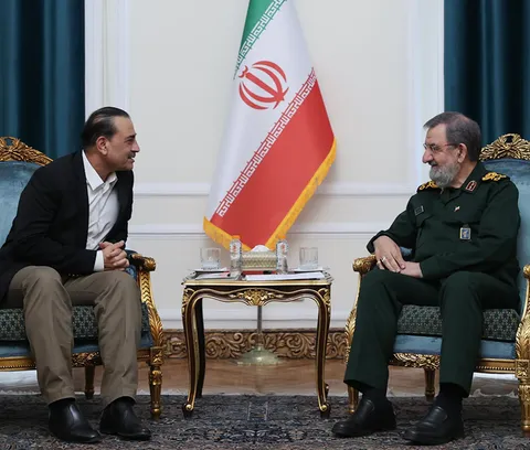 ادعای ارم نیوز: ترامپ از طریق عاصم منیر پیامی شفاهی برای ایران، فرستاده / این پیام شامل پیشنهاد برگزاری دیدار یا برقراری تماس مستقیم میان دو طرف با هدف حل‌وفصل مسائل اختلافی باقی‌مانده است