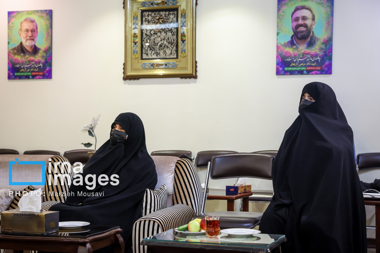 تصاویر: حضور دبیر شورای عالی امنیت ملی در منزل شهید لاریجانی