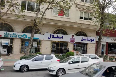 شرکت «ارتباط همراه آرامی» با مدیر عاملی یک خانم و مشارکت همسر او در زمینه فروش موبایل تشکیل شده/ آن‌ها با برگزاری یک جشنواره اقدام به فروش آیفون ۱۳ و سامسونگ با قیمت‌های بسیار پایین‌تر از بازار کرده‌اند؛ متأسفانه جهت اعتمادسازی از برخی چهره‌های مشهور هم استفاده شده/ متهمان دستگیر شدند/ ۴ هزار و ۳۹۰ فقره شکایت به ثبت رسیده/ ارزش ریالی مال مورد کلاهبرداری، حدود ۱۵۰ میلیارد تومان برآورد شده