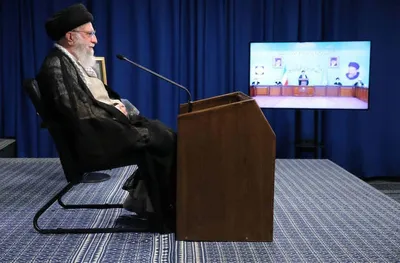 رهبر معظم انقلاب: حرکت مبارزه با فساد از زمان آقای لاریجانی آغاز شد / تنها راه مقابله با ویروس فساد، قطع دست مفسد است / شاهد نمایش فیلم‌هایی هستیم که اساس و مبانی قضایی جمهوری اسلامی را زیر سؤال می‌برند