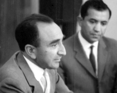 یادداشت‌های علم، چهارشنبه ۱۰ اردیبهشت ۱۳۴۸: شاه گفت به سفیر انگلیس بگو «تا موضوع ابوموسی و تنب حل نشود، به حل مسئله بحرین راضی نخواهم شد»